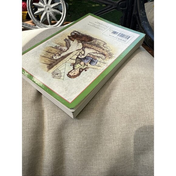 Charlotte's Web: Full Color Edition A Newbery Honor Award Winner, E. B. White - Picture 5 of 7